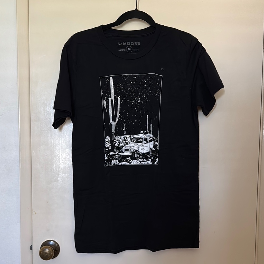 Desert Black Graphic short sleeve T-Shirt size M